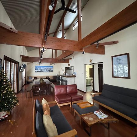 האקובה Bears Den Mountain Lodge מראה חיצוני תמונה